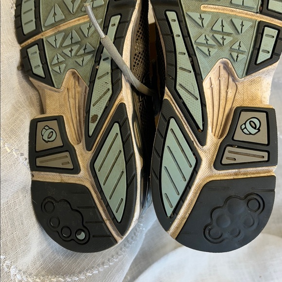 Pearl Izumi run like an animal running shoes - Picture 7 of 14